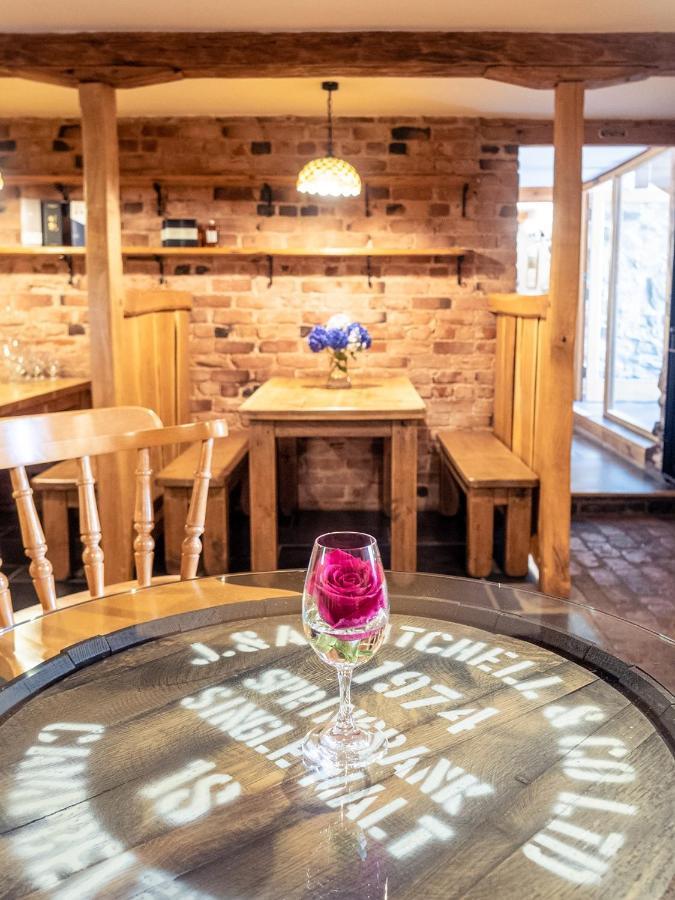Whitbeck The Wayside And Whisky Barn酒店 外观 照片