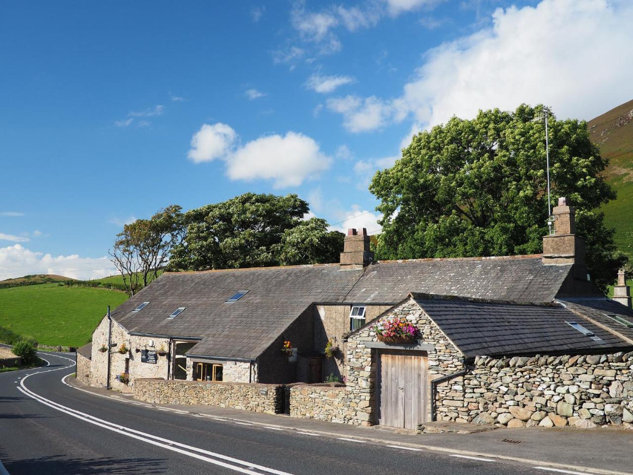 Whitbeck The Wayside And Whisky Barn酒店 外观 照片