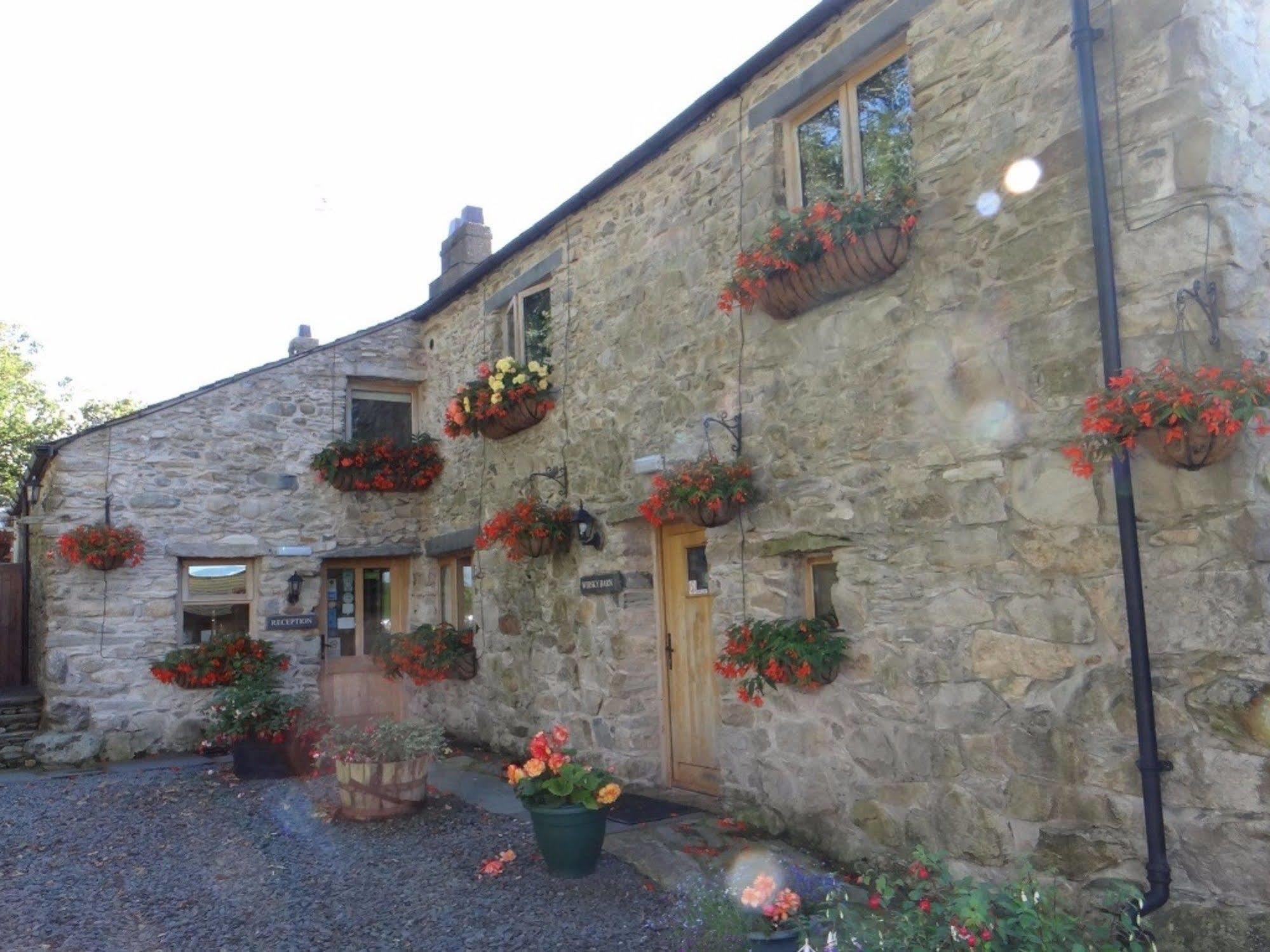 Whitbeck The Wayside And Whisky Barn酒店 外观 照片