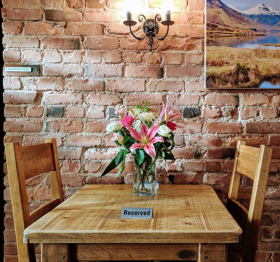 Whitbeck The Wayside And Whisky Barn酒店 外观 照片